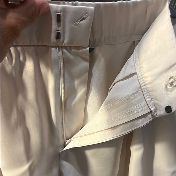 Zara Light Beige Relaxed Fit Sateen Shorts size Medium - Picture 3 of 8